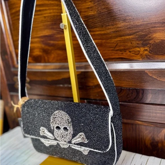 💀 Viral Beaded Skull & Crossbones Shoulder Bag – Black & Silver Gothic Purse